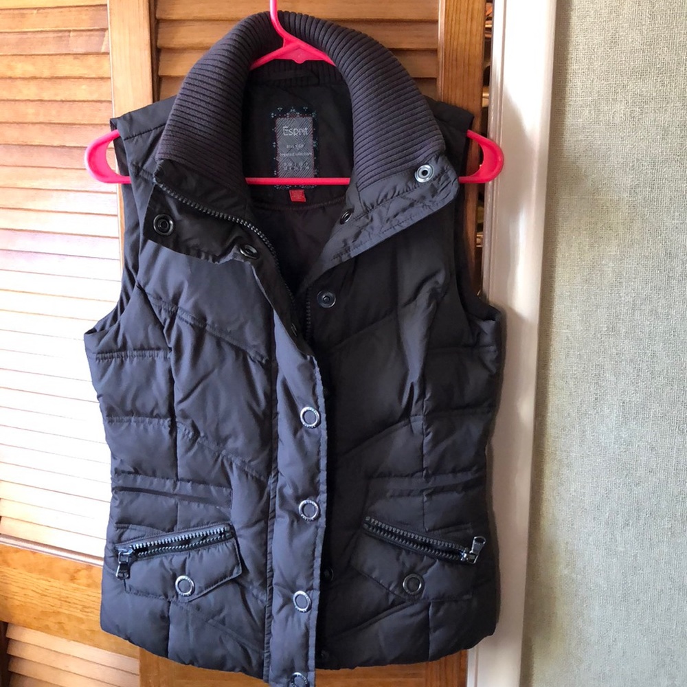 Brown puffer vest